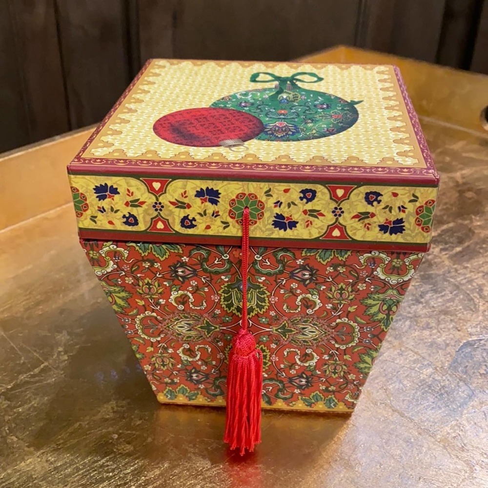 Punch Studio Tapered Gift Box w/Red Tassel‎ No. 82864